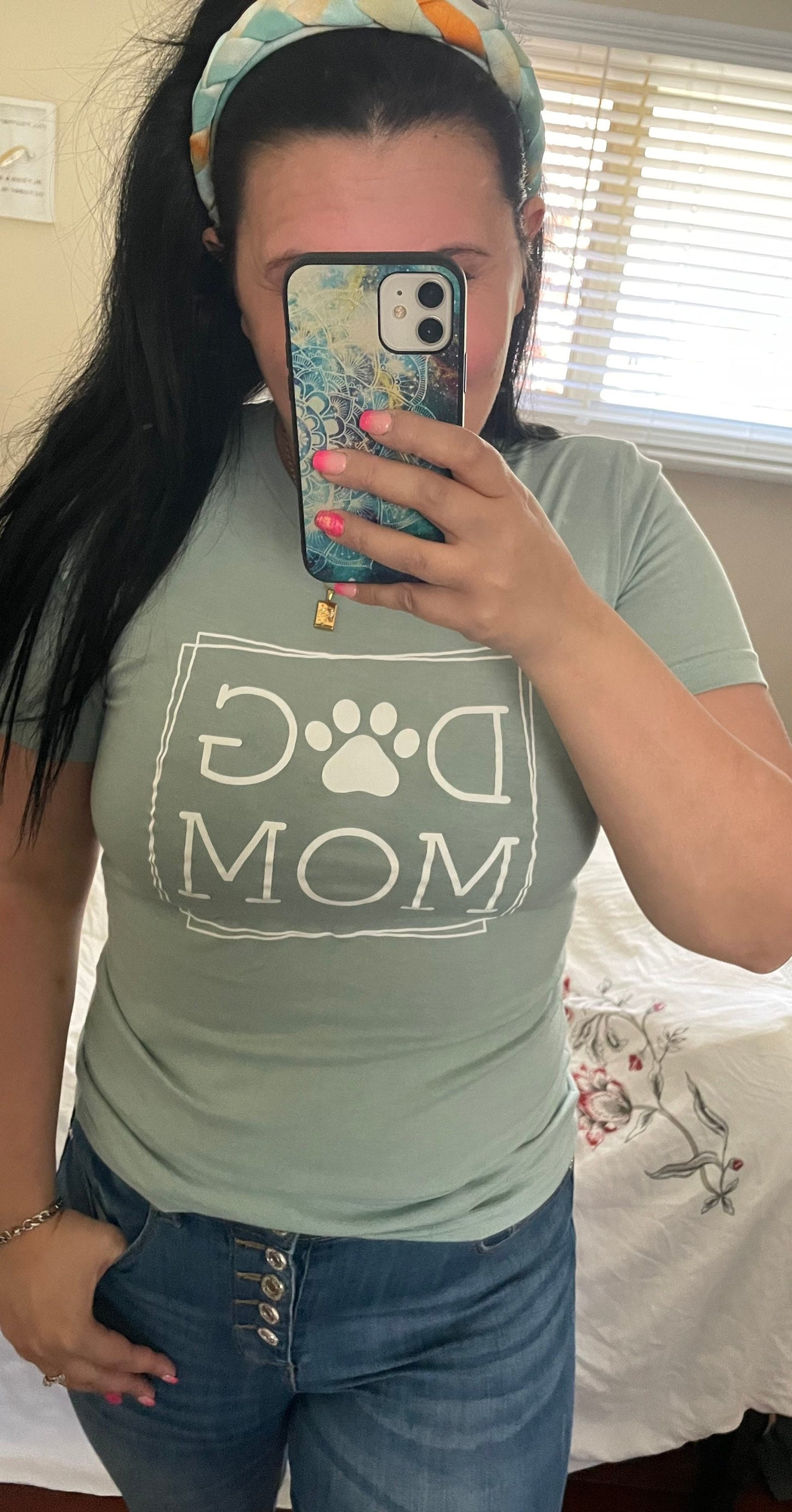 Dog mom screen printed tee