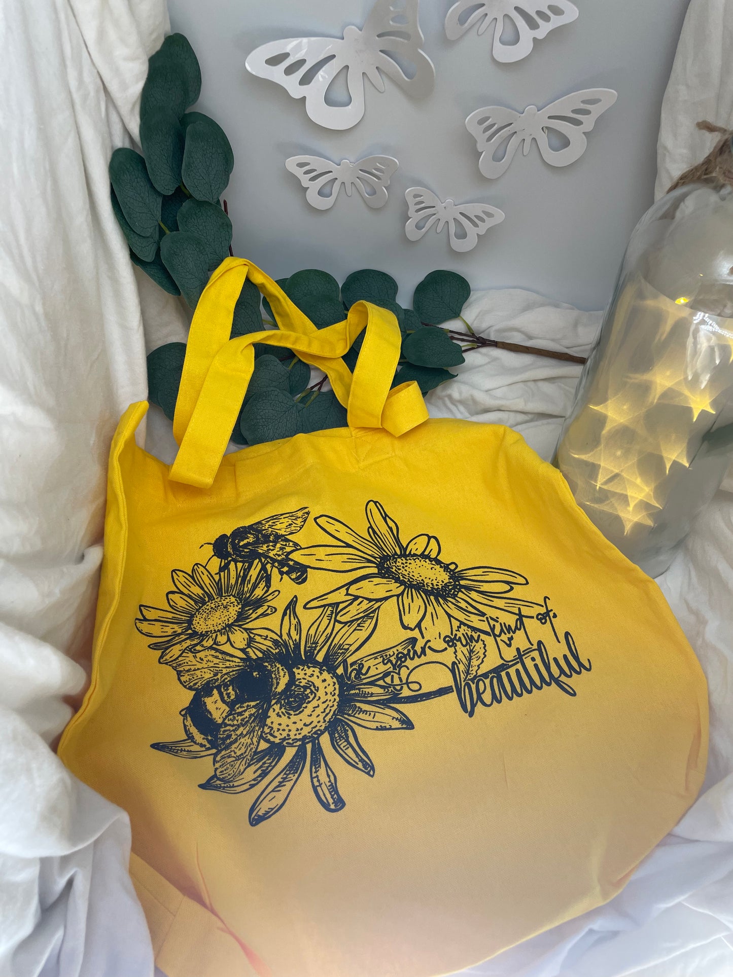 Your kind of beautiful tote 🐝💛