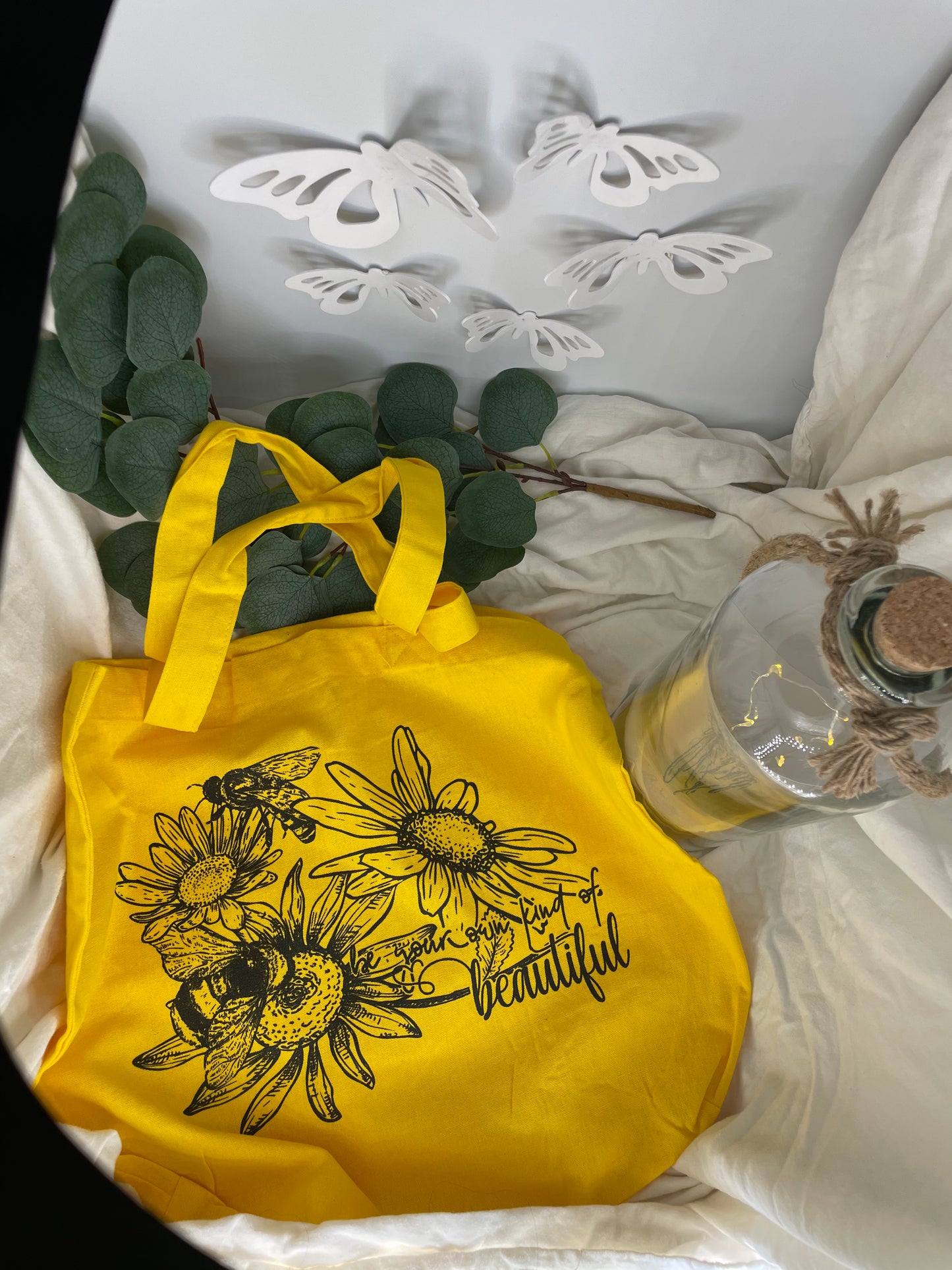 Your kind of beautiful tote 🐝💛