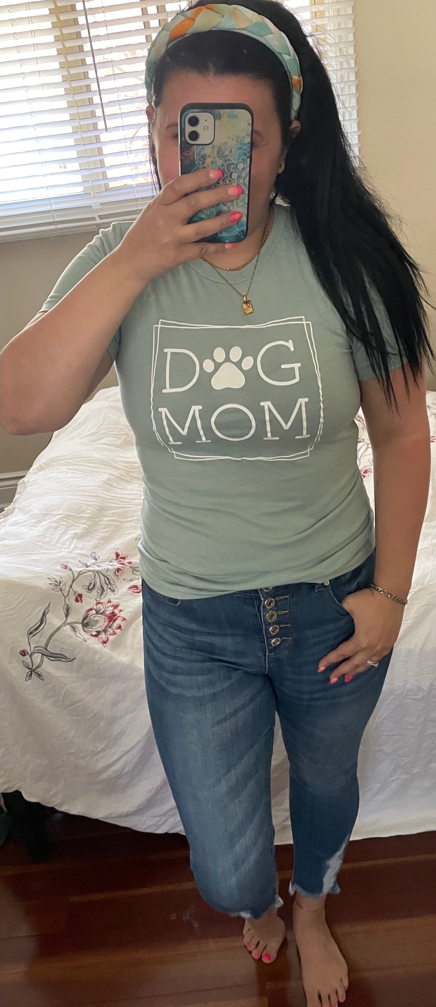 Dog mom screen printed tee